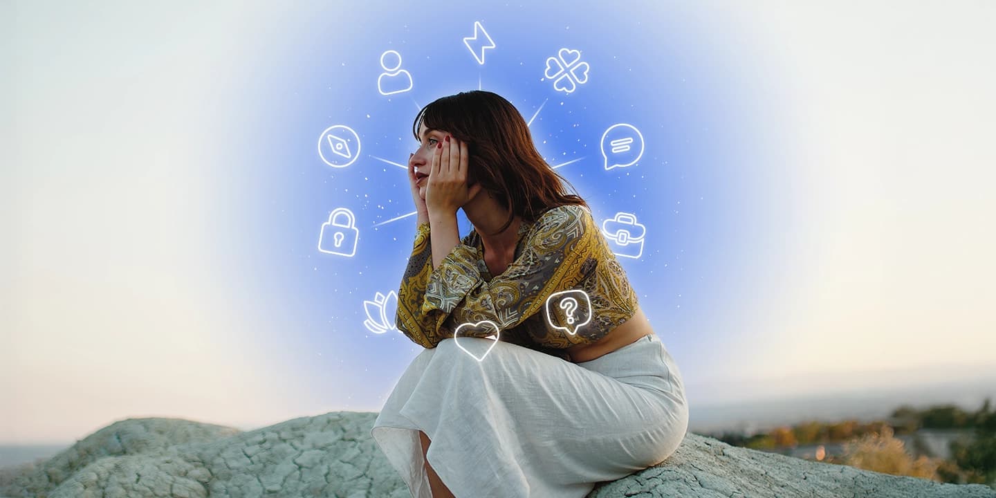 Jeune femme pensive assise en plein air, entourée d’icônes symbolisant des domaines de vie, illustrant la réflexion avant une consultation avec un voyant