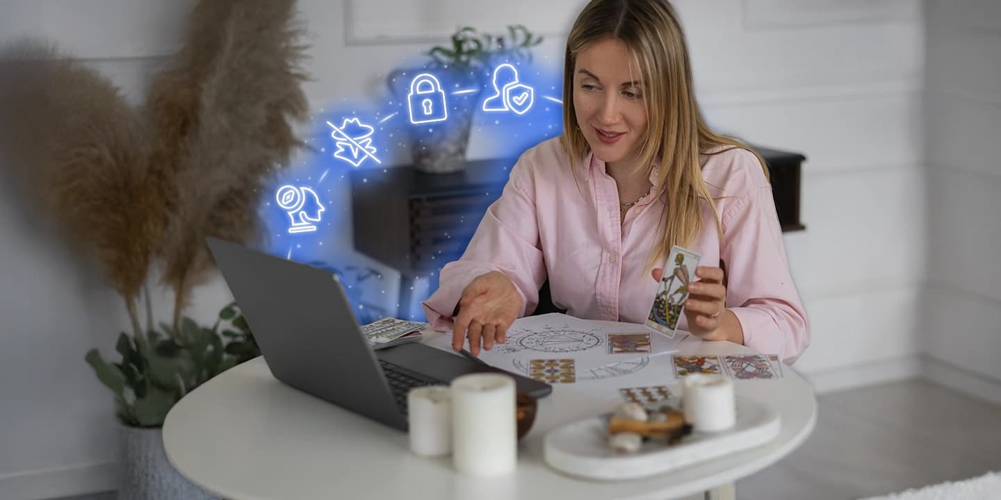 Consultation de voyance en ligne : femme tirant les cartes devant un ordinateur, entourée d’icônes de sécurité et de confidentialité – Illustration IdealVoyance sur les avantages et précautions de la voyance à distance